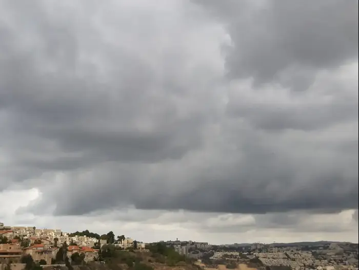 עננים בשמי ירושלים 12 בדצמבר 2019 (רוני כנפו) עננים בשמי ירושלים 12 בדצמבר 2019 (רוני כנפו)