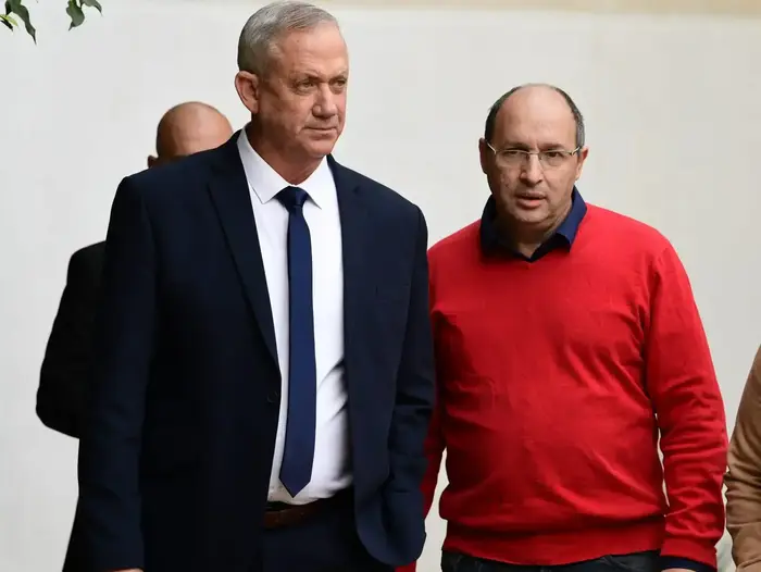 אבי ניסנקורן ובני גנץ בישיבת סיעת כחול לבן, כפר המכביה, רמת גן , 25 בדצמבר 2019 (ראובן קסטרו) אבי ניסנקורן ובני גנץ בישיבת סיעת כחול לבן, כפר המכביה, רמת גן , 25 בדצמבר 2019 (ראובן קסטרו)