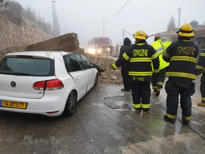 קריסת קיר בשכונת סליזאין בנצרת, 26 בדצמבר 2019 (כבאות והצלה , תיעוד מבצעי כבאות והצלה לישראל) קריסת קיר בשכונת סליזאין בנצרת, 26 בדצמבר 2019 (כבאות והצלה , תיעוד מבצעי כבאות והצלה לישראל)