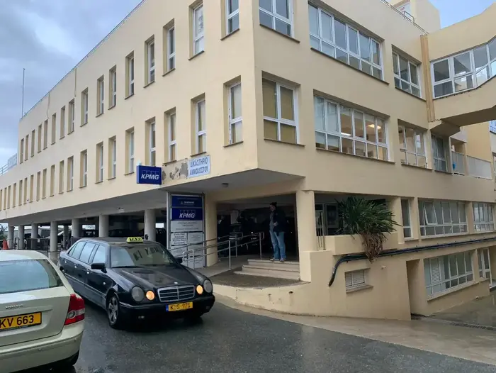 גזר הדין לבריטית בפרשת האונס בקפריסין, הפגנת פמיניסטיות בבית המשפט, 30 בדצמבר 2019 (יואב איתיאל) גזר הדין לבריטית בפרשת האונס בקפריסין, הפגנת פמיניסטיות בבית המשפט, 30 בדצמבר 2019 (יואב איתיאל)