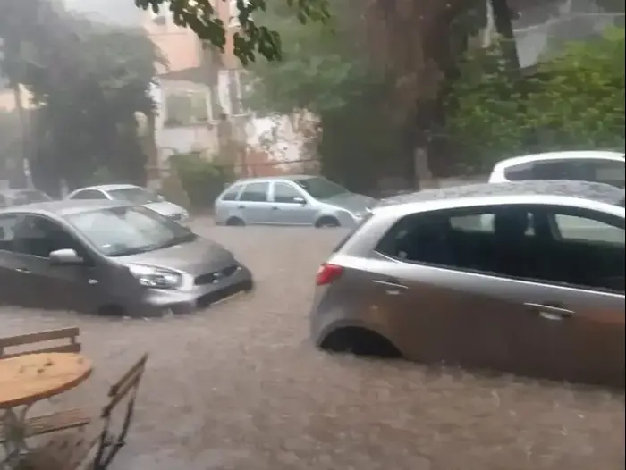 הצפות ברחוב מסדה בחיפה, 8 בינואר 2020 (כבאות והצלה ) הצפות ברחוב מסדה בחיפה, 8 בינואר 2020 (כבאות והצלה )