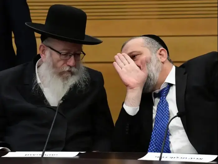 אריה דרעי ויעקב ליצמן הבלוק, כנסת, 18 בנובמבר 2019 (ראובן קסטרו) אריה דרעי ויעקב ליצמן הבלוק, כנסת, 18 בנובמבר 2019 (ראובן קסטרו)