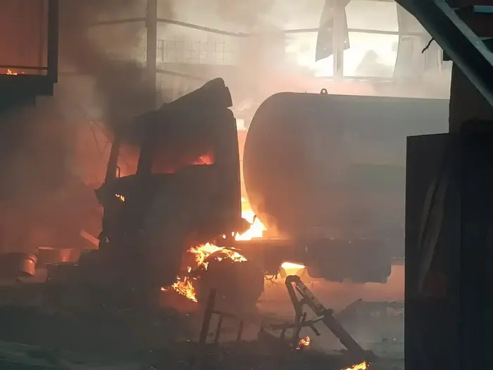 פצועים בפיצוץ נפחי במוסך בטמרה,20 בינואר 2020 (אתר רשמי , תיעוד מבצעי כבאות והצלה לישראל) פצועים בפיצוץ נפחי במוסך בטמרה,20 בינואר 2020 (אתר רשמי , תיעוד מבצעי כבאות והצלה לישראל)