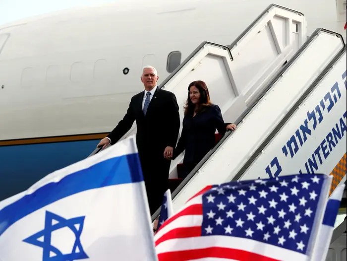 סגן נשיא ארה"ב, מייק פנס עם נחיתתו בשדה התעופה בן גוריון 23 בינואר 2020 (אתר רשמי , רשות שדות התעופה) סגן נשיא ארה"ב, מייק פנס עם נחיתתו בשדה התעופה בן גוריון 23 בינואר 2020 (אתר רשמי , רשות שדות התעופה)