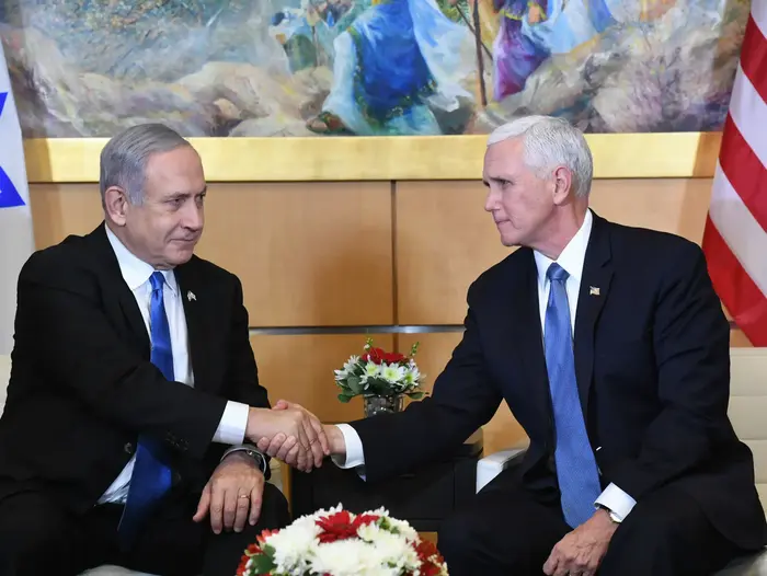 ראש הממשלה בנימין נתניהו נפגש עם סגן נשיא ארצות הברית מייק פנס בשגרירות האמריקאית בירושלים. 23 בינואר 2020 (לשכת העיתונות הממשלתית , צילום - קובי גדעון) ראש הממשלה בנימין נתניהו נפגש עם סגן נשיא ארצות הברית מייק פנס בשגרירות האמריקאית בירושלים. 23 בינואר 2020 (לשכת העיתונות הממשלתית , צילום - קובי גדעון)