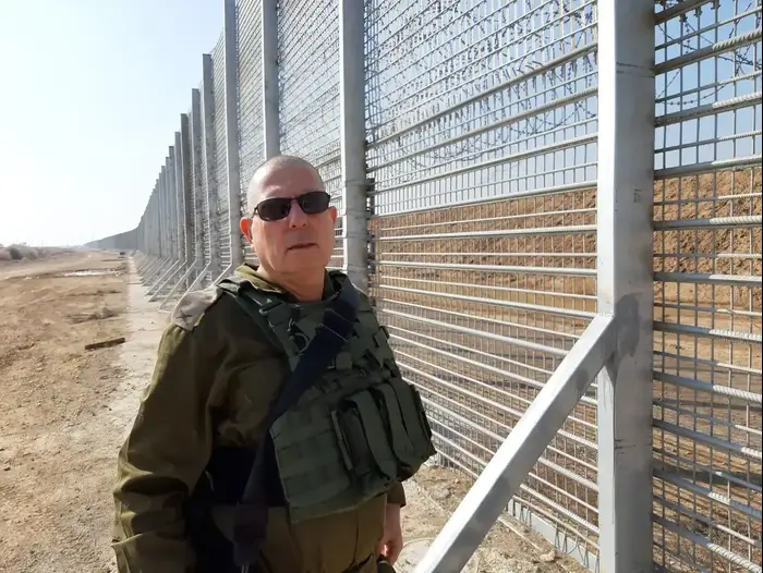 תת אלוף ערן אופיר בשטח (אמיר בוחבוט) תת אלוף ערן אופיר בשטח (אמיר בוחבוט)