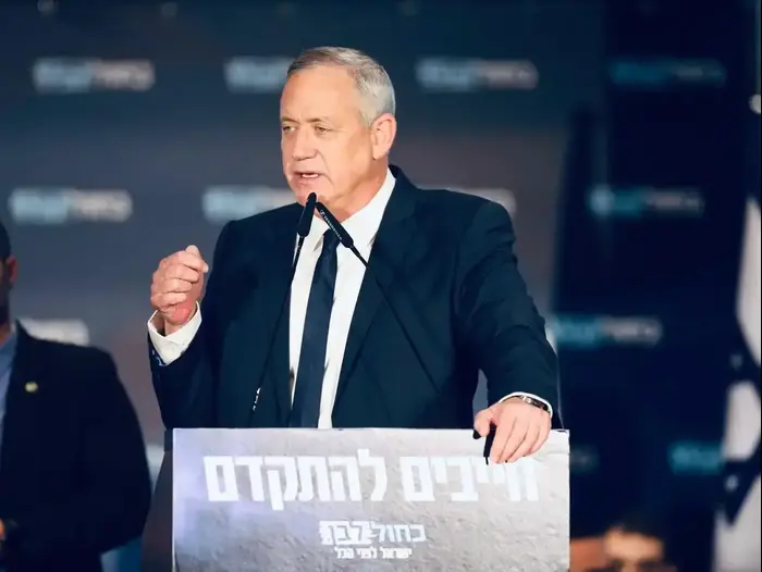 בני גנץ יו"ר כחול לבן בכנס בחירות בנתניה, 5 בפברואר 2020 (אתר רשמי , אלעד מלכה) בני גנץ יו"ר כחול לבן בכנס בחירות בנתניה, 5 בפברואר 2020 (אתר רשמי , אלעד מלכה)
