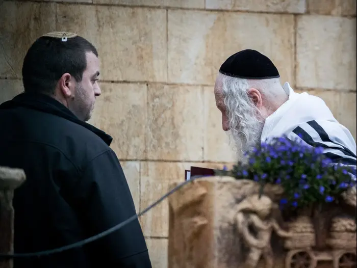 אליעזר ברלנד מובל לבית המשפט השלום בירושלים לקראת הארכת מעצרו 9 בפבראור 2020 (אתר רשמי , יונתן זינדל/פלאש90) אליעזר ברלנד מובל לבית המשפט השלום בירושלים לקראת הארכת מעצרו 9 בפבראור 2020 (אתר רשמי , יונתן זינדל/פלאש90)
