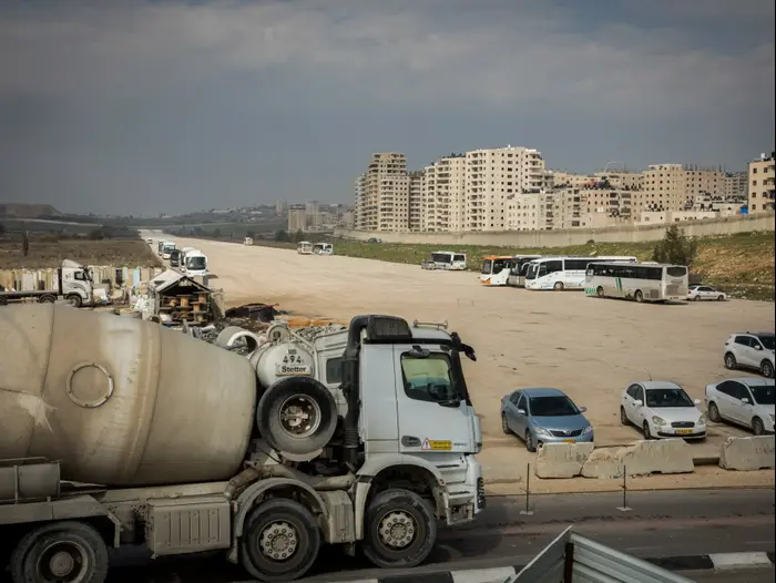 מראה משדה התעופה בעטרות ליד קלנדיה, 18 בפברואר 2020 (פלאש 90 , יונתן זינדל) מראה משדה התעופה בעטרות ליד קלנדיה, 18 בפברואר 2020 (פלאש 90 , יונתן זינדל)