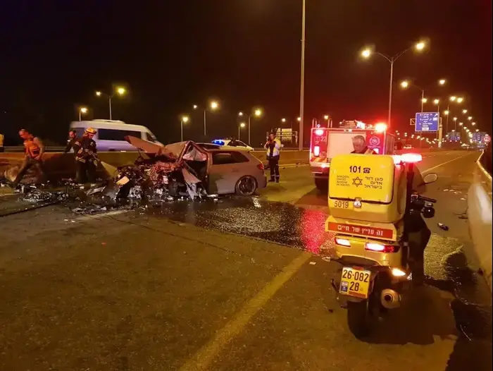 תאונת דרכים עצמית בכביש 431 ליד מחלף ראשונים, בה נהרג בן 25 ושלושה נפצעו קל עד בינוני. 21 בפברואר 2020 (מד"א , יובל שיוביץ) תאונת דרכים עצמית בכביש 431 ליד מחלף ראשונים, בה נהרג בן 25 ושלושה נפצעו קל עד בינוני. 21 בפברואר 2020 (מד"א , יובל שיוביץ)