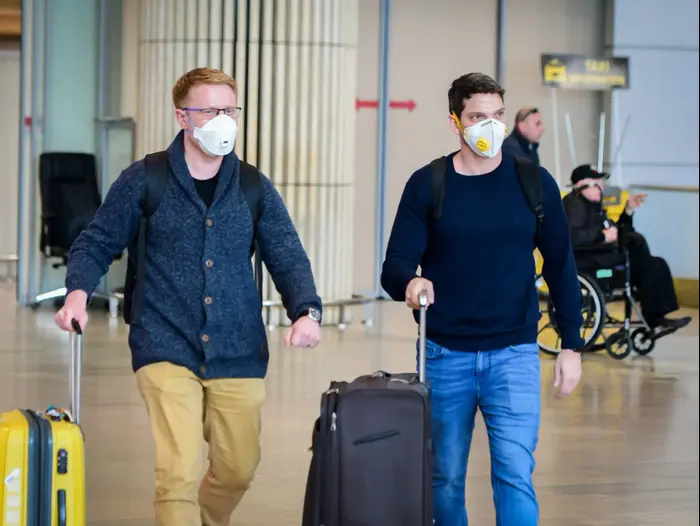 מתגוננים מנגיף הקורונה בשדה התעופה, בן גוריון 27 בפברואר 2020 (אתר רשמי , אבשלום שושני, פלאש 90) מתגוננים מנגיף הקורונה בשדה התעופה, בן גוריון 27 בפברואר 2020 (אתר רשמי , אבשלום שושני, פלאש 90)