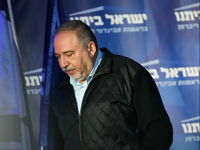 נאומו של יו"ר ישראל ביתנו, אביגדור ליברמן במטה המפלגה במודיעין 2 במרץ 2020 (אתר רשמי , שריה דיאמנט, פלאש 90.) נאומו של יו"ר ישראל ביתנו, אביגדור ליברמן במטה המפלגה במודיעין 2 במרץ 2020 (אתר רשמי , שריה דיאמנט, פלאש 90.)