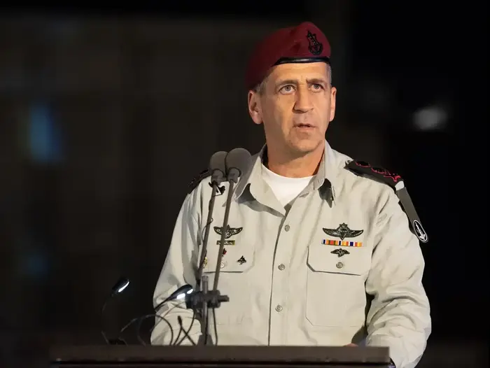 הרמטכ"ל אביב כוכבי, בטקס סיום קורס חובלים בבסיס חיל הים בחיפה 4 במרץ 2020 (דובר צה"ל) הרמטכ"ל אביב כוכבי, בטקס סיום קורס חובלים בבסיס חיל הים בחיפה 4 במרץ 2020 (דובר צה"ל)