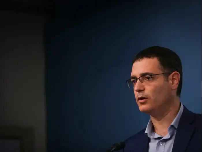 מנכ"ל משרד הביראות, משה בר סימן טוב במהלך הצהרה לתקשורת בנושא נגיף הקורונה, משרד רה"מ, ירושלים 8 במרץ 2020 (אתר רשמי , יונתן זינדל/פלאש90) מנכ"ל משרד הביראות, משה בר סימן טוב במהלך הצהרה לתקשורת בנושא נגיף הקורונה, משרד רה"מ, ירושלים 8 במרץ 2020 (אתר רשמי , יונתן זינדל/פלאש90)