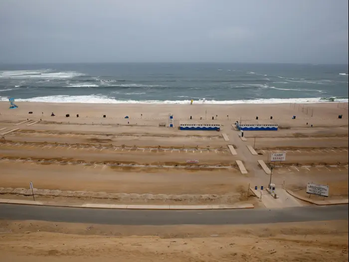 חופי הים בלימה, בירת פרו, נסגרו בעקבות התפרצות הקורונה. 16 במרץ 2020 (רויטרס) חופי הים בלימה, בירת פרו, נסגרו בעקבות התפרצות הקורונה. 16 במרץ 2020 (רויטרס)