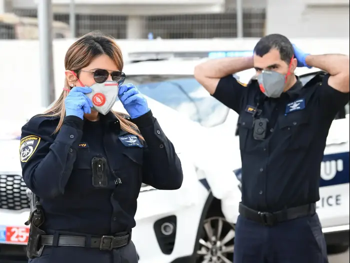 משטרת השכונות מתוכננים לפעילות מבצעית כאשר הם ממוגנים מנגיף הקורונה 17 במרץ 2020 (ראובן קסטרו) משטרת השכונות מתוכננים לפעילות מבצעית כאשר הם ממוגנים מנגיף הקורונה 17 במרץ 2020 (ראובן קסטרו)