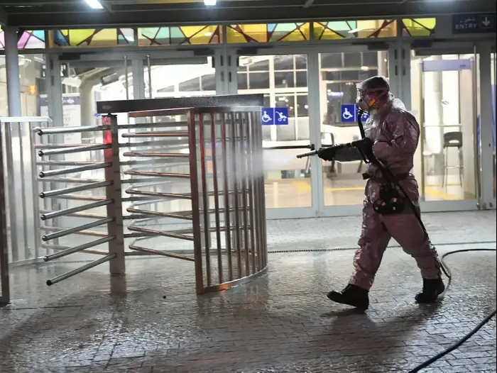 פעילות חיטוי בראשון לציון לצורך התגוננות מנגיף הקורונה 22 במרץ 2020 (אתר רשמי , דוברות עיירת ראשון לציון) פעילות חיטוי בראשון לציון לצורך התגוננות מנגיף הקורונה 22 במרץ 2020 (אתר רשמי , דוברות עיירת ראשון לציון)