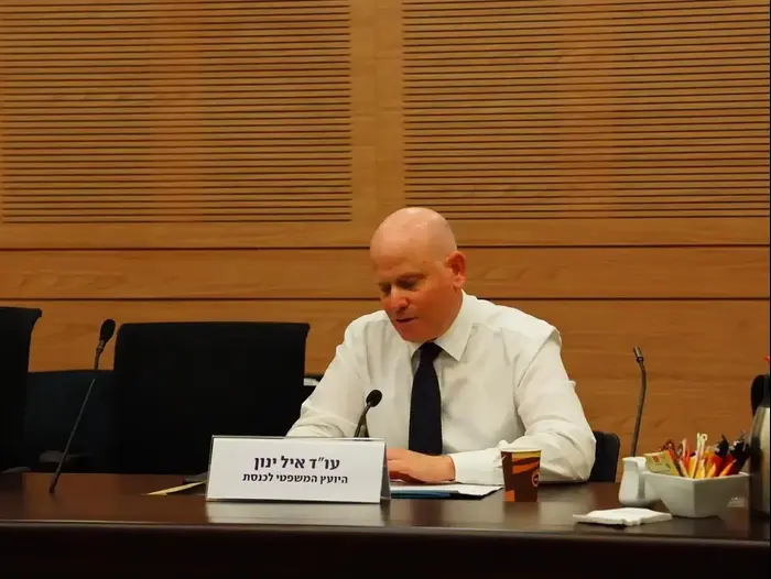 יועמ"ש הנכסת, איל ינון במהלך כינוס הוועדה המסדרת בכנסת 25 במרץ 2020 (רויטרס , דוברות הכנסת,עדינה ולמן) יועמ"ש הנכסת, איל ינון במהלך כינוס הוועדה המסדרת בכנסת 25 במרץ 2020 (רויטרס , דוברות הכנסת,עדינה ולמן)