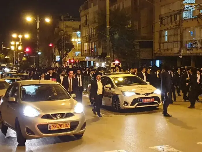 הלוויית הרב צבי שינקר בבני ברק - ה-29 למרץ 2020 (אתר רשמי , ידיעות מהשטח בטלגרם) הלוויית הרב צבי שינקר בבני ברק - ה-29 למרץ 2020 (אתר רשמי , ידיעות מהשטח בטלגרם)