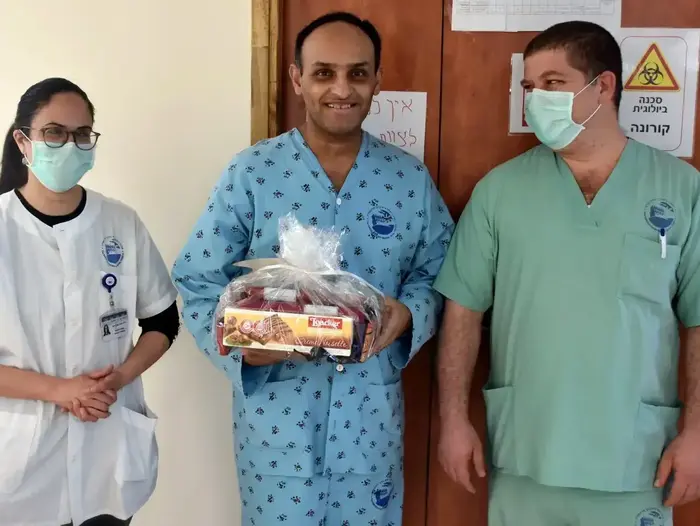 נהג אוטובוס התיירים, חולה הקורונה הקשה הראשון – שאושפז וטופל במרכז הרפואי פדה-פוריה, שוחרר לביתו, 30 במרץ 2020 (אתר רשמי , מיה צבן, דוברת המרכז הרפואי פדה-פוריה) נהג אוטובוס התיירים, חולה הקורונה הקשה הראשון – שאושפז וטופל במרכז הרפואי פדה-פוריה, שוחרר לביתו, 30 במרץ 2020 (אתר רשמי , מיה צבן, דוברת המרכז הרפואי פדה-פוריה)