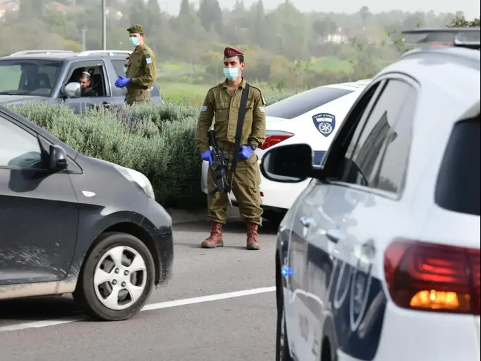 חיילי צה"ל הצטרפו לשוטרי משטרת ישראל הפרוסים ברחבי הארץ במאמץ להגביר את האכיפה ברחובות, מודיעין, 31 במרץ 2020 (ראובן קסטרו) חיילי צה"ל הצטרפו לשוטרי משטרת ישראל הפרוסים ברחבי הארץ במאמץ להגביר את האכיפה ברחובות, מודיעין, 31 במרץ 2020 (ראובן קסטרו)