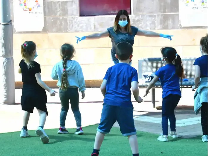 תלמידים בבית ספר יסודי ׳נתן יונתן’ בפתח תקווה 4 במאי 2020 (ראובן קסטרו) תלמידים בבית ספר יסודי ׳נתן יונתן’ בפתח תקווה 4 במאי 2020 (ראובן קסטרו)