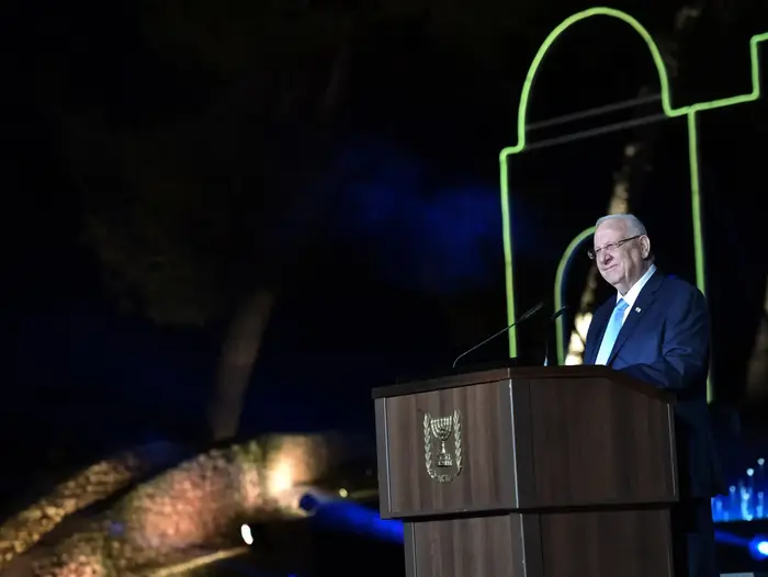 נשיא המדינה, ראובן (רובי) ריבלין במהלך נאומו בטקס הממלכתי לציון יום איחוד ירושלים בגבעת התחמושות 21 במאי 2020 (אתר רשמי , קובי גדעון /לע"מ) נשיא המדינה, ראובן (רובי) ריבלין במהלך נאומו בטקס הממלכתי לציון יום איחוד ירושלים בגבעת התחמושות 21 במאי 2020 (אתר רשמי , קובי גדעון /לע"מ)