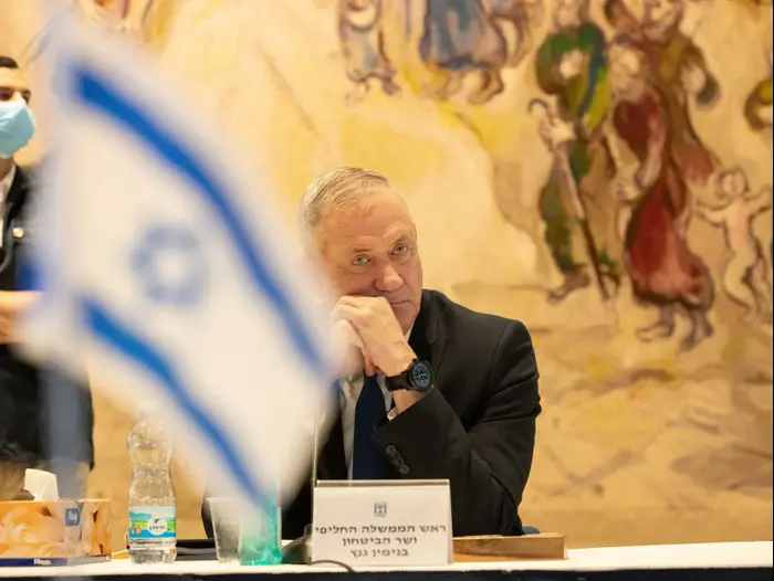 יו"ר כחול לבן בני גנץ בישיבת הממשלה הראשונה של הממשלה ה-35, 24 במאי 2020 (פול צלמים , אוהד צויגנברג "הארץ") יו"ר כחול לבן בני גנץ בישיבת הממשלה הראשונה של הממשלה ה-35, 24 במאי 2020 (פול צלמים , אוהד צויגנברג "הארץ")
