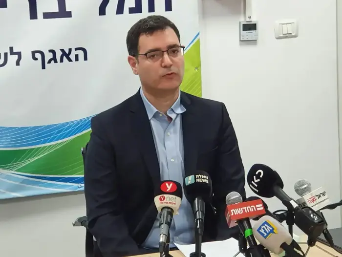משה בר סימן טוב, מנכ"ל משרד הבריאות היוצא במסע"ת עקב עלייה בנדבקי קורונה, ת"א, 29 במאי 2020 (שלומי גבאי) משה בר סימן טוב, מנכ"ל משרד הבריאות היוצא במסע"ת עקב עלייה בנדבקי קורונה, ת"א, 29 במאי 2020 (שלומי גבאי)