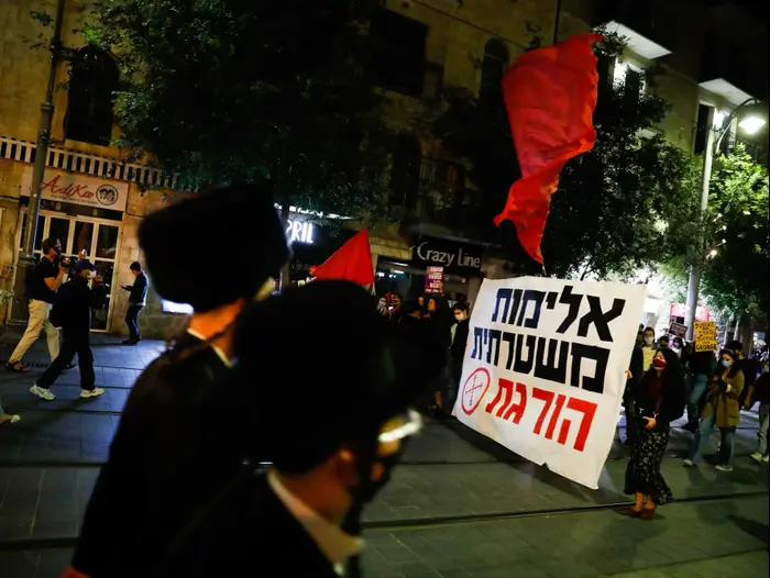 הפגנת מחאה על מותו של צעיר פלסטיני בידי שוטרים, ירושלים, 30 במאי 2020 (פלאש 90 , אוליבייה פיטוסי) הפגנת מחאה על מותו של צעיר פלסטיני בידי שוטרים, ירושלים, 30 במאי 2020 (פלאש 90 , אוליבייה פיטוסי)