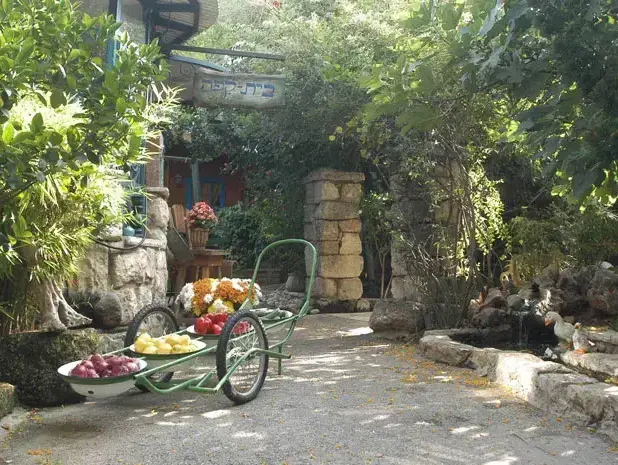 הכניסה למסעדת מקום בלב ברעננה (יח"צ) הכניסה למסעדת מקום בלב ברעננה (יח"צ)