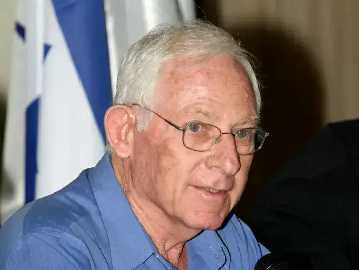 עמוס לפידות (שרון בוקוב) עמוס לפידות (שרון בוקוב)