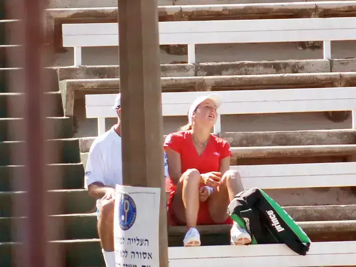שחר פאר מאוכזבת אחרי ההפסד במפגש מול צ'כיה בגביע הפדרציה (ברני ארדוב) שחר פאר מאוכזבת אחרי ההפסד במפגש מול צ'כיה בגביע הפדרציה (ברני ארדוב)