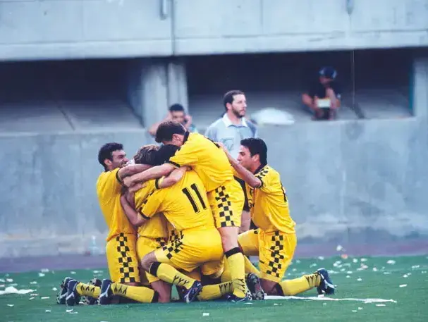בית"ר ירושלים 1997 חוגגת שער, מס' 11 אלי אוחנה (ברני ארדוב) בית"ר ירושלים 1997 חוגגת שער, מס' 11 אלי אוחנה (ברני ארדוב)
