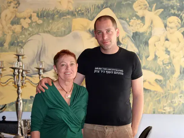 ניר צוק ואמא שלו (שי אוקנין) ניר צוק ואמא שלו (שי אוקנין)