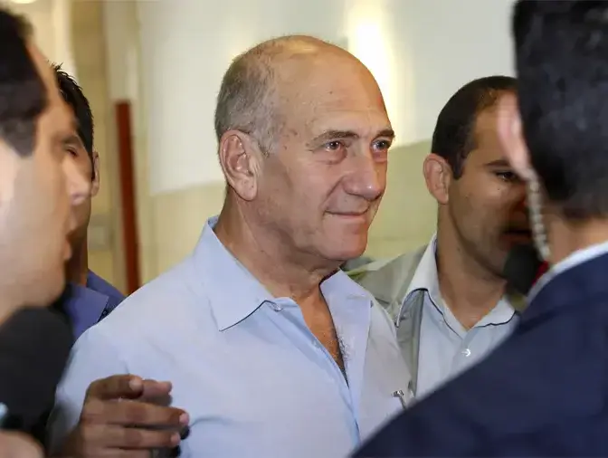 אהוד אולמרט במשפט (רויטרס) אהוד אולמרט במשפט (רויטרס)