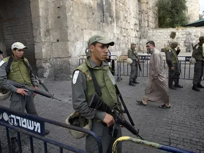 שוטרי מג"ב בהר הבית (רויטרס) שוטרי מג"ב בהר הבית (רויטרס)