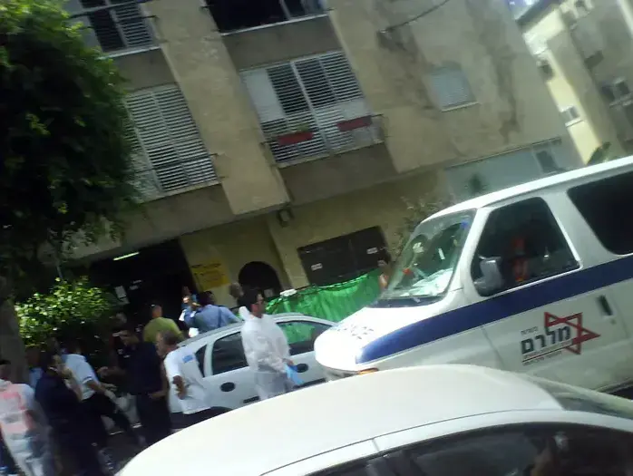 זירת רצח המשפחה ברשל"צ (יח"צ , משה כהן) זירת רצח המשפחה ברשל"צ (יח"צ , משה כהן)