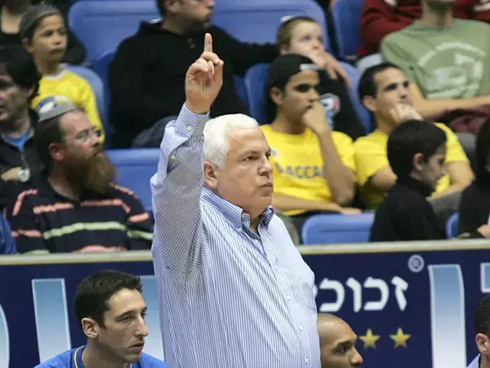 מאמן מכבי תל אביב פיני גרשון (יותם רונן) מאמן מכבי תל אביב פיני גרשון (יותם רונן)