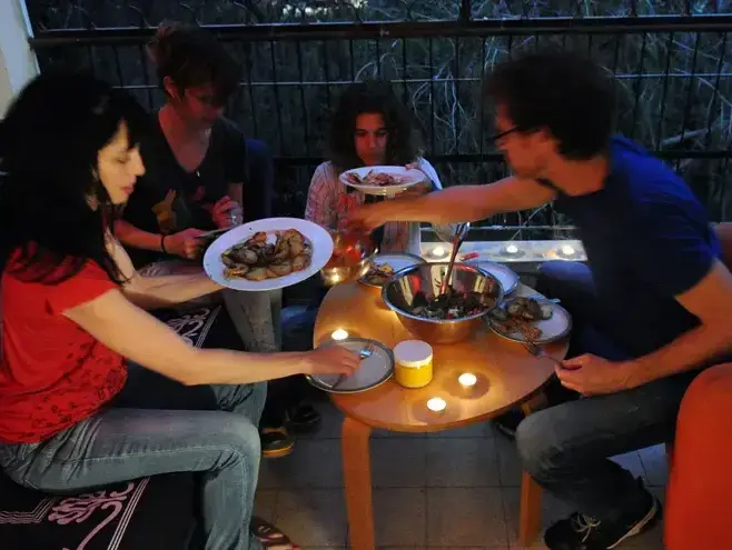 דנה מלמד מארחת את ירמי קפלן (ברני ארדוב) דנה מלמד מארחת את ירמי קפלן (ברני ארדוב)