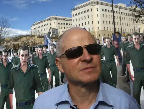 נעם שליט לפני פגישתו עם נתניהו (רויטרס) נעם שליט לפני פגישתו עם נתניהו (רויטרס)