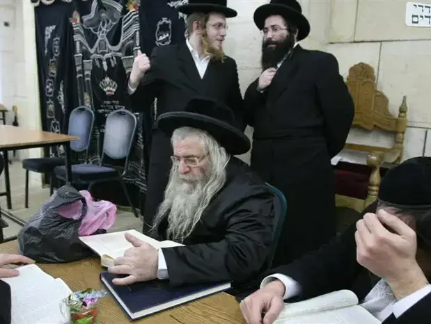הוצאת דיבוק מגבר בישיבת השלום בירושלים ינואר 2010 (יח"צ , בחדרי חרדים) הוצאת דיבוק מגבר בישיבת השלום בירושלים ינואר 2010 (יח"צ , בחדרי חרדים)