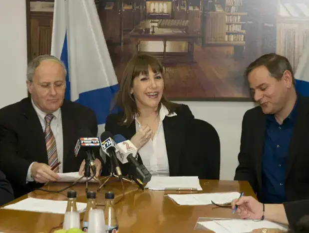 ניצן הורוביץ לימור לבנת וזבולון אורלב במסיבת עיתונאים של חוק הספרות (מערכת וואלה! NEWS , נמרוד סונדרס) ניצן הורוביץ לימור לבנת וזבולון אורלב במסיבת עיתונאים של חוק הספרות (מערכת וואלה! NEWS , נמרוד סונדרס)