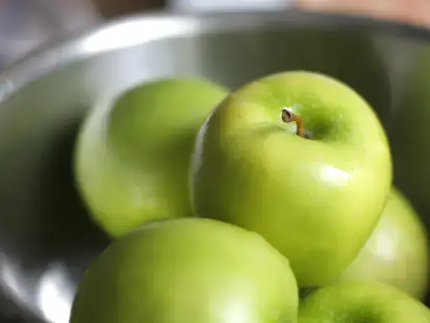 תפוחים (הילה קריב) תפוחים (הילה קריב)