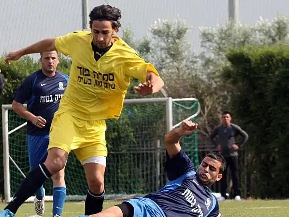 עדי מישאל שחקן אליצור יהוד מתקל את אמיר תשובה שחקן בני שפי יהוד (דאבל פס , לירן דורף) עדי מישאל שחקן אליצור יהוד מתקל את אמיר תשובה שחקן בני שפי יהוד (דאבל פס , לירן דורף)