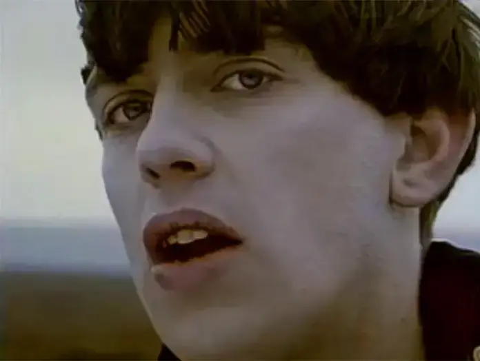 מתוך הקליפ לשיר "This Is It How It Feels To Be Lonely (צילום מסך) מתוך הקליפ לשיר "This Is It How It Feels To Be Lonely (צילום מסך)