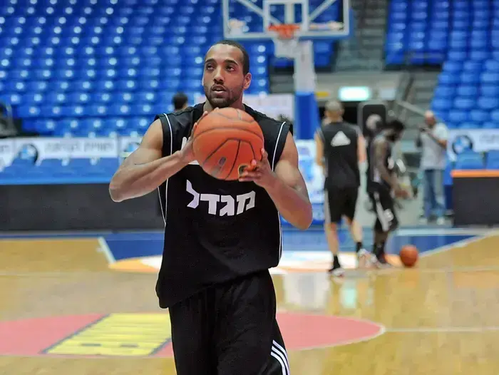 דיז'ון תומפסון, הפועל ירושלים (ברני ארדוב) דיז'ון תומפסון, הפועל ירושלים (ברני ארדוב)