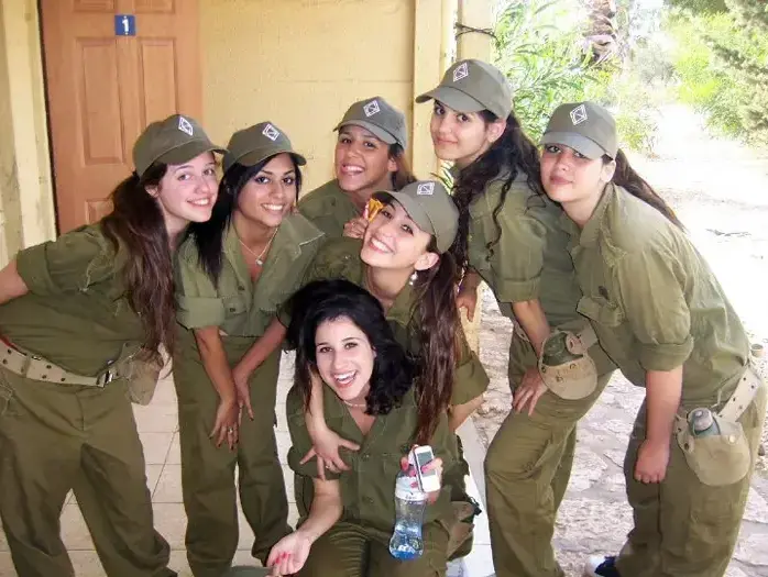 שיר שלום מספרת חוויות מהגדנ"ע (מערכת וואלה! NEWS , שיר שלום) שיר שלום מספרת חוויות מהגדנ"ע (מערכת וואלה! NEWS , שיר שלום)