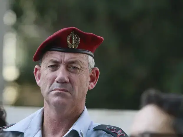 בני גנץ בהלוויה של לובה אליאב יוני 2010 (אורי לנץ) בני גנץ בהלוויה של לובה אליאב יוני 2010 (אורי לנץ)