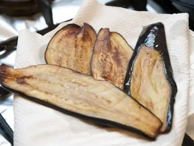 חצילים קלויים (נמרוד סונדרס) חצילים קלויים (נמרוד סונדרס)